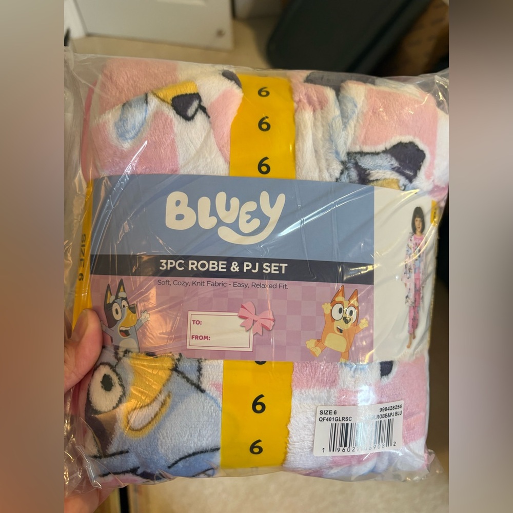 Girls Bluey Pajama and Robe Set - Picture 9 of 9